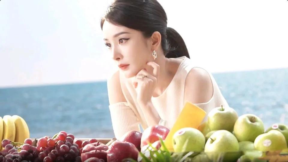 杨幂态度强硬_杨幂演讲积极向上的视频_杨幂的积极向上与生活态度
